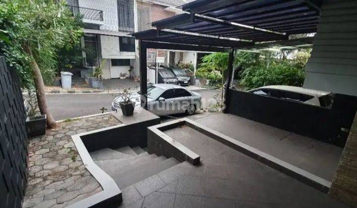 DISEWAKAN UNIT TOWNHOUSE PONDOK PINANG Lokasi strategis dekat sekolah unggulan, Pondok Indah Mall, Pondok Indah Golf, RS Pondok Indah, Hotel dan Perkantoran, dan Jalan Tol Simatupang. 1