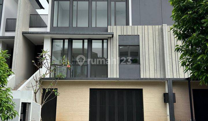 DIJUAL RUMAH CANTIK DAN ASRI 2,5 LANTAI NAVAPARK BSD CITY HADAP UTARA SIAP HUNI SHM 1