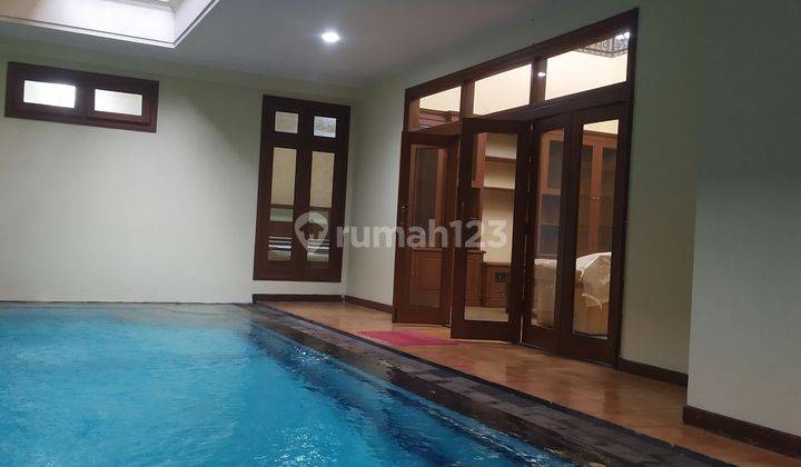 DISEWAKAN RUMAH 2 LANTAI ADA KOLAM RENANG HADAP TIMUR S0037 1