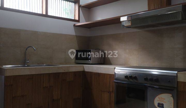 DISEWAKAN RUMAH 2 LANTAI FULLY FURNISHED HADAP SELATAN S0036 2