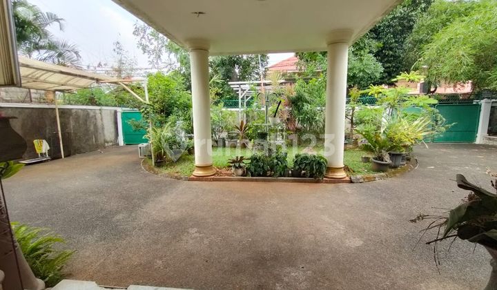 For Rent: 1-Story House with Spacious Parking, 2 Gates, and Swimming Pool, Suitable for Office in Kemang