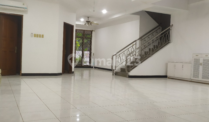 For Rent: 2-Story House in a Very Strategic Location Near SCBD Senopati, Suitable for Office Use