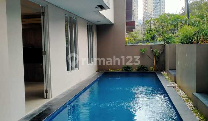 Dijual Rumah Hoek 2 Lantai + Kolam Renang Dekat Pim 2