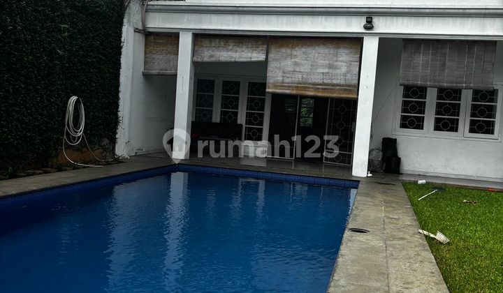 Disewakan Rumah 2 Lantai Lokasi Tenang dan Asri 2