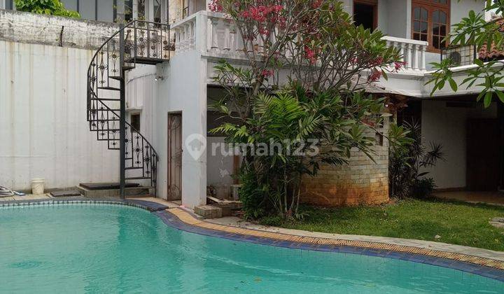 Disewakan Rumah Lokasi Strategis Hadap Utara Area Cipete Selatan Ada Kolam Renang 1