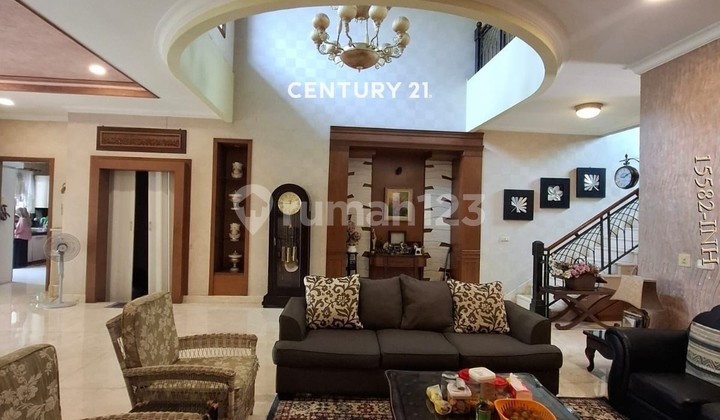 Townhouse di Jatipadang Rumah Mewah dengan Pool Aman dan Strategi Townhouse di Jatipadang Rumah Mewah dengan Pool Aman dan Strategi