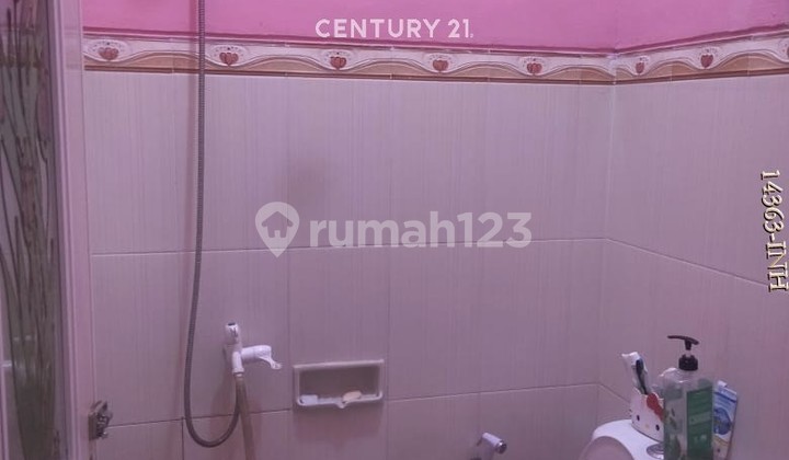 For Sale Single-Story House Strategic Location in Depok 2