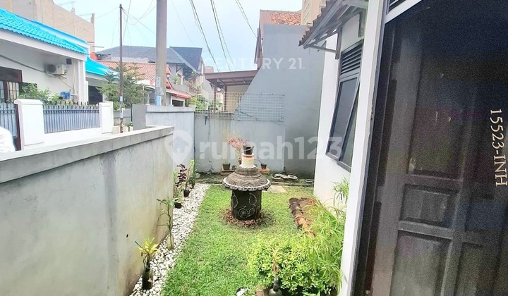 Dijual CEPAT Rumah Hook Yang Luas Area Dekat Al Azhar Bintaro 2