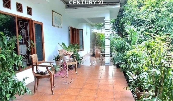 One-Story Hook House For Sale In Villa Bintaro