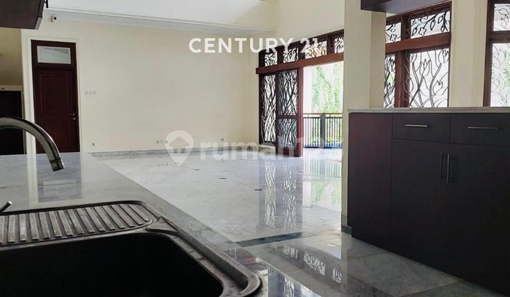 For Rent: Spacious and Strategic House Suitable for Office Use 2