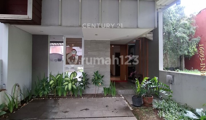 Disewakan Rumah Cantik Depan Taman di Bintaro Jaya Sektor 9