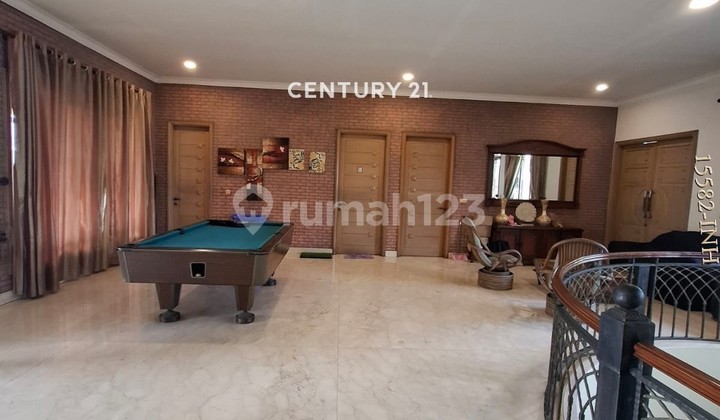 Townhouse di Jatipadang Rumah Mewah dengan Pool Aman dan Strategi 2