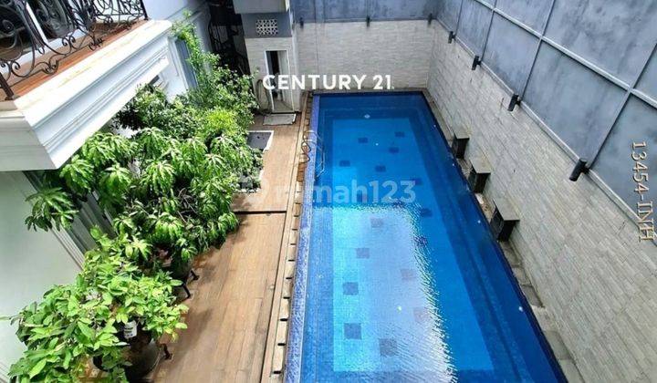 Dijual CEPAT Rumah Putih Classic Dengan Pool Di Dekat Tol Parigi 1