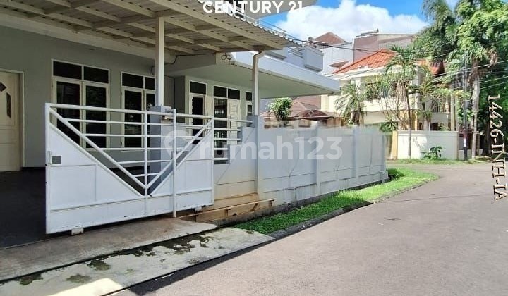 FOR SALE QUICK Hook House Ready to Live In Semi Furnished In Pondok Indah