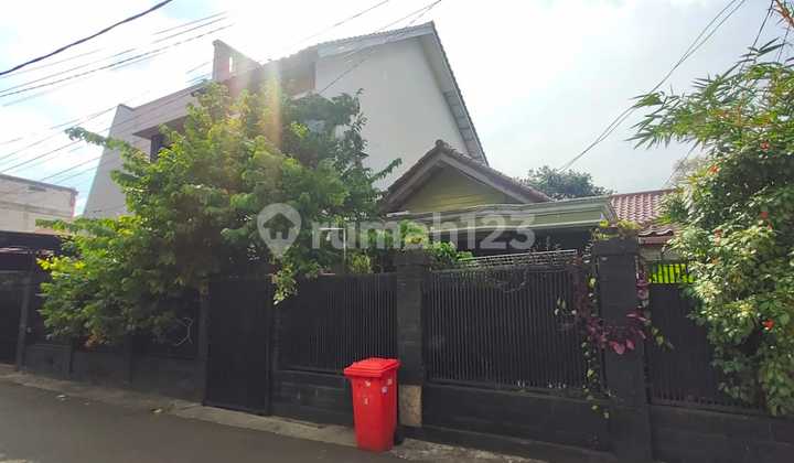 Large house, cheap in location near Wiladatika Flower Garden Cibubur, towards Sukatani, Cibubur.