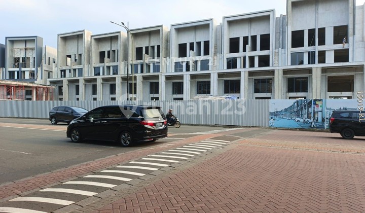 For Rent: Brand New Hook Shop House in Premium Location at Gading Serpong 1