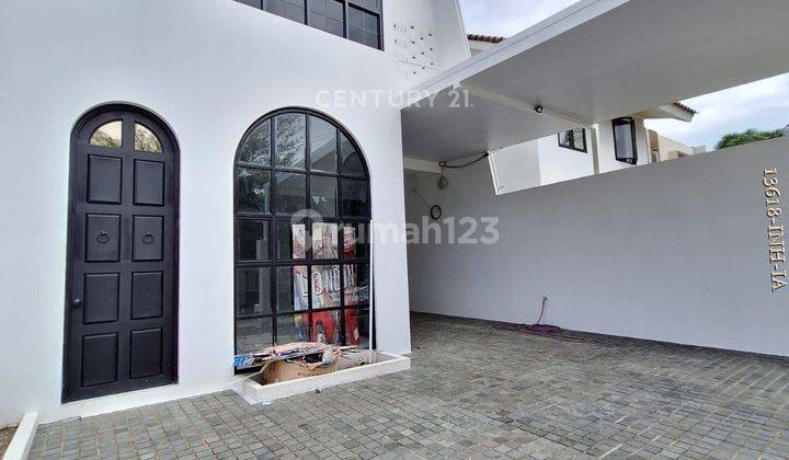 Rumah Brandnew Bagus Ada Swimming Pool Minimalis Modern  2