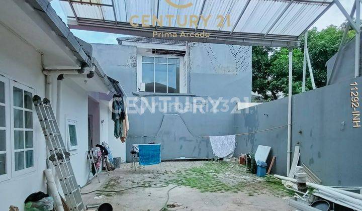 Rumah Cantik Dijualdisewakan Dua Lantai Semi Furnished  2