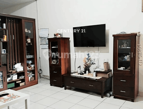 Rumah Homey Di Hook Tanah Luas Dan Murah Strategis Dekat Stasiun 2