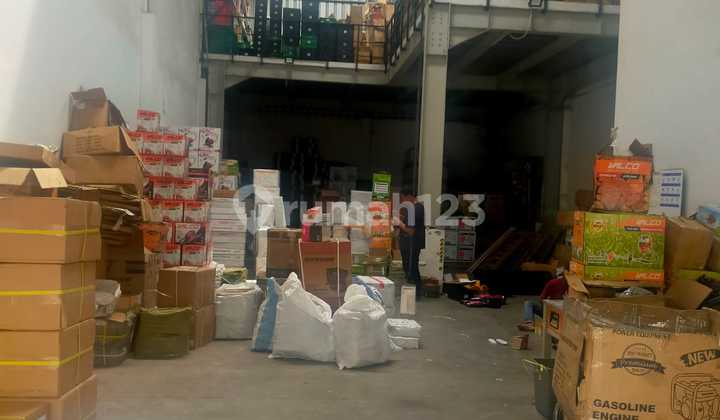 For Sale Duta Indah Sentoha Periuk Warehouse - 40 Feet Container Access For Sale Duta Indah Sentoha Periuk Warehouse - 40 Feet Container Access