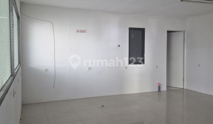 For Rent Warehouse in Taman Tekno - 40 Feet Container Access Security Post For Rent Warehouse in Taman Tekno - 40 Feet Container Access Security Post