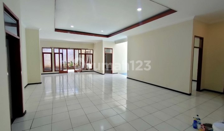 Dijual rumah sangat  terawat, asri batununggal