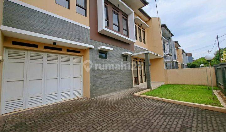 DIJUAL RUMAH 2 LANTAI MINIMALIS MODERN  ...MAIN ROAD  1