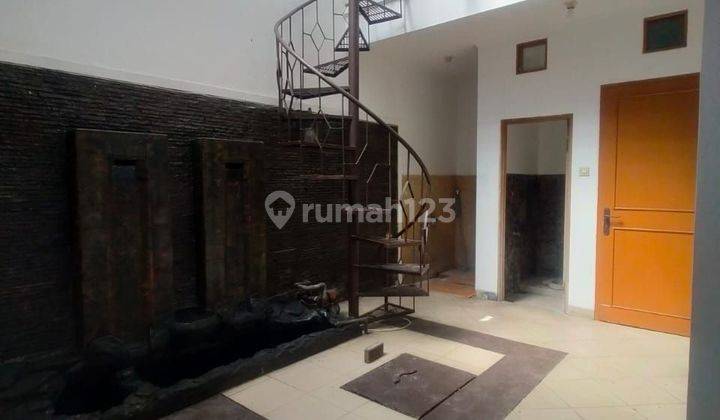 Disewakan Rumah Cantik dan sangat terawat  2 Lt cluster  Batununggal  2