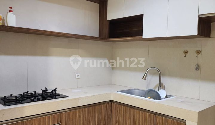 Dijual Rumah Minimalis Modern Seperti Baru, Semi Furnish Kembar