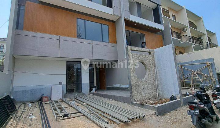 DIJUAL RUMAH  MINIMALIS MODERN 3 LT SETRADUTA LENGKAP DGN KOLAM RENANG  1