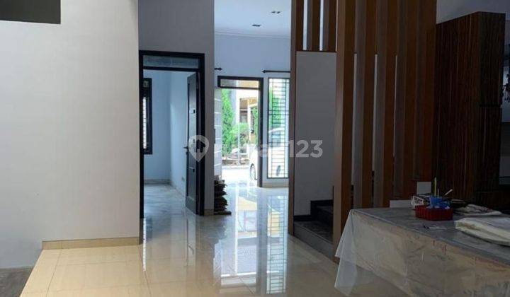 DISEWAKAN RUMAH CANTIK 2 LT  SEMI FURNISH SINGGASANA  1