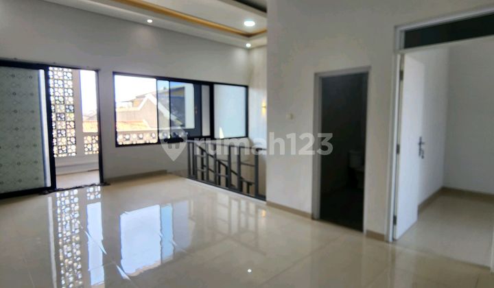 Di Jual Rumah Baru 2 Lantai Minimalis Sealing Tinggi Hadap.timur 