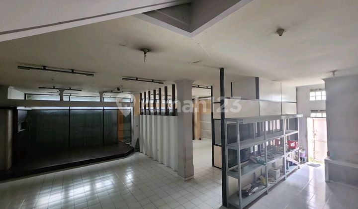 Disewakan Ruang Usaha + Kantor ...bagus , Terawat Mainroad Sudirman 