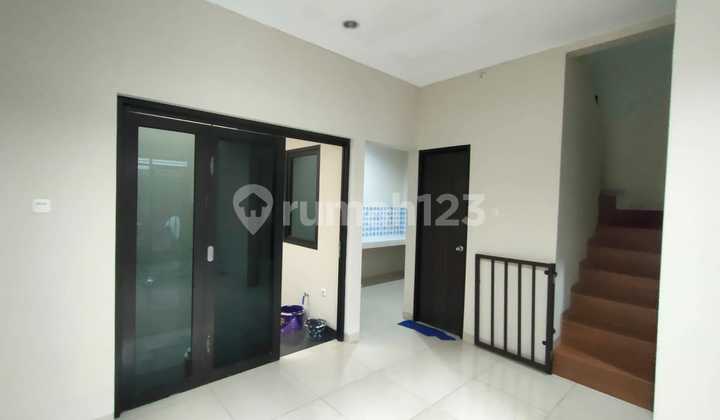 Dijual Rumah.baru 2 LT Minimalis Modern 3 Kamar Tidur . Submersible... Sayap Buah Batu Bandung 2