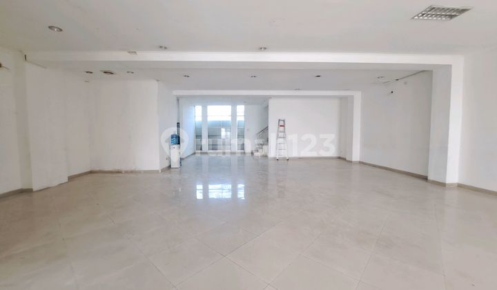 For Rent: 3-Story Multipurpose Space, 2 Facades... Suitable for Offices and Warehouses... Main Road Soekarno Hatta For Rent: 3-Story Multipurpose Space, 2 Facades... Suitable for Offices and Warehouses... Main Road Soekarno Hatta
