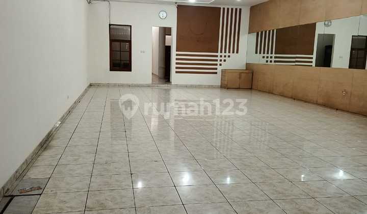 Disewakan Ruang Usaha Lantai 1 Saja ....area Kuliner Sayap Riau