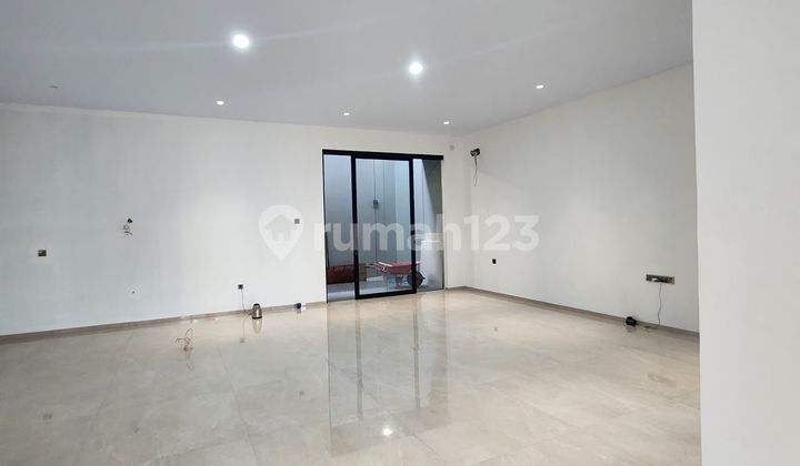 Dijual Rumah Ekslusif. Minimalis Modern Singgasana Pradana Lokasi..strategis 