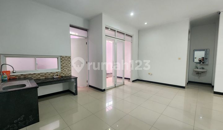 For Rent. 3 Bedroom House with 2 Car Carport. Good Minimalist Cluster Favorite for Indonesian Migrant Workers 2