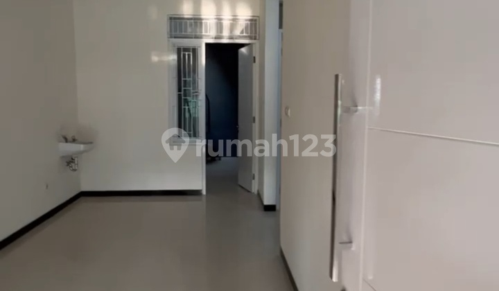 Disewakan Rumah Bagus 1.5 Lt. 3 + 1 Taman Kopo  1