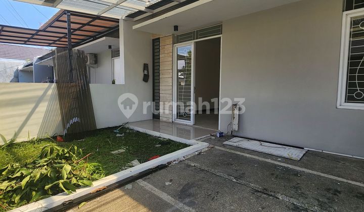 Disewakan Rumah Baru Paket Komplit Tki .... Submersible . 1 Ac. Filter Air. Water Heater. Tralis. Gordyn.n.vitrase Canopy Depan Dan.belakang Tki