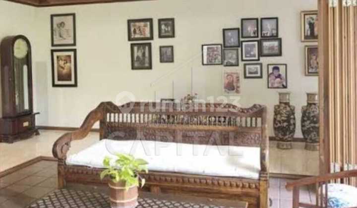 Nice House with a Good Fish Pond, Ready to Live In, and Strategically Located.