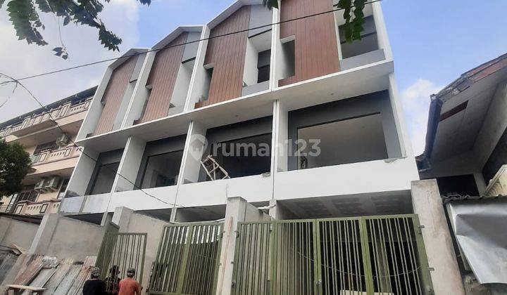 Rumah Baru Jelambar Ada 4 Unit 3,5 Lantai 1