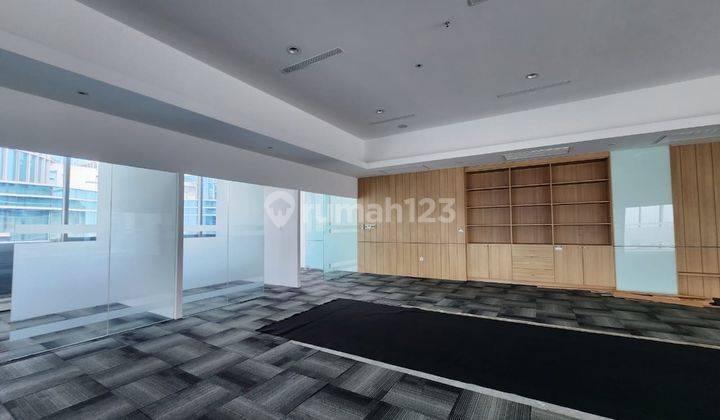 Disewakan Office Space lantai Tinggi Landmark Pluit jakarta Utara 1