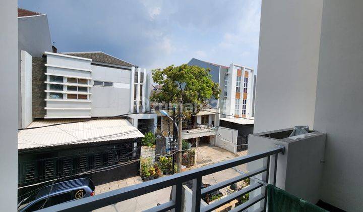 Dijual Rumah 2 Unit Baru 3 Lantai Taman Ratu 2