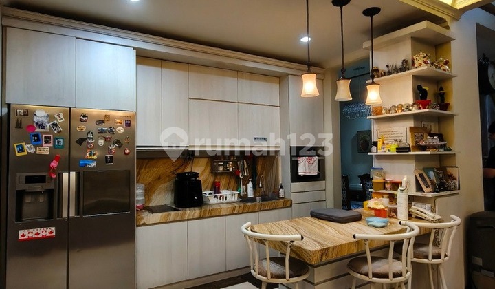 For Sale Classic Tropical House in Slipi Area, West Jakarta 2