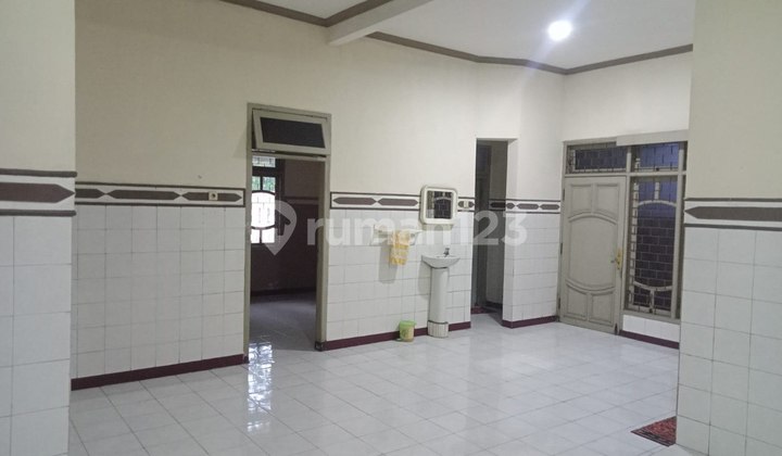 House Suitable for Residence or Business in Panji Suroso, Blimbing, Malang 2