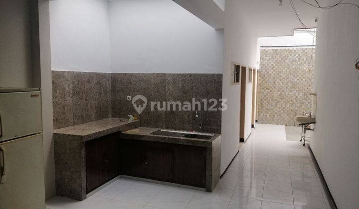 Rumah 5 Kamar Tidur Dan Parkir Luas di Jalan Kawista Malang 4