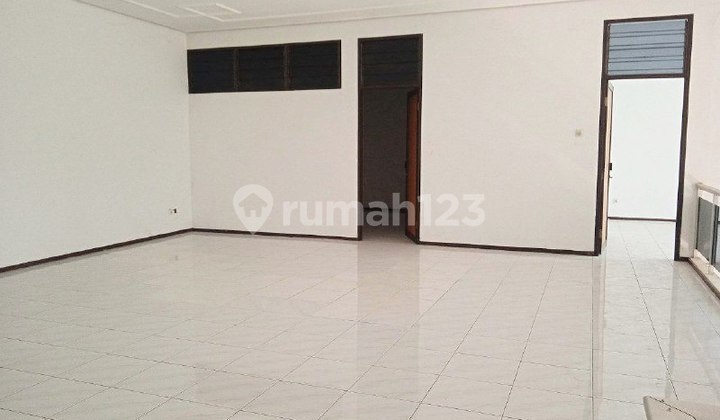 Gudang Luas Ada Kantor Akses Tronton di Janti Malang 3
