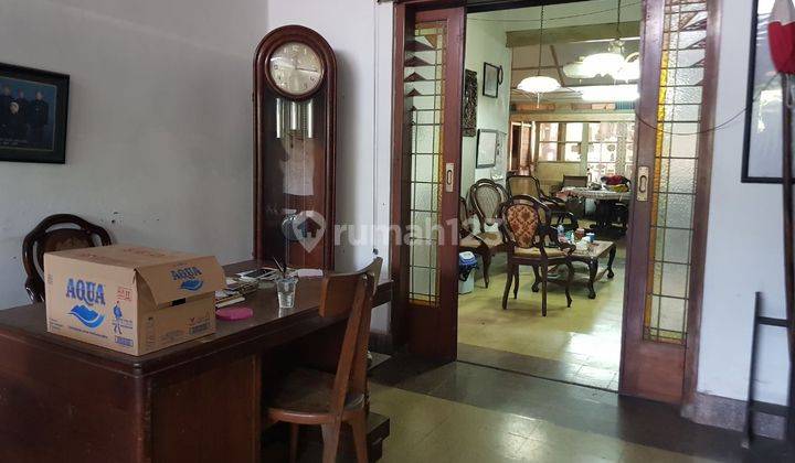 Rumah Klasik Lokasi Strategis di Jalan Anjasmoro Malang  2