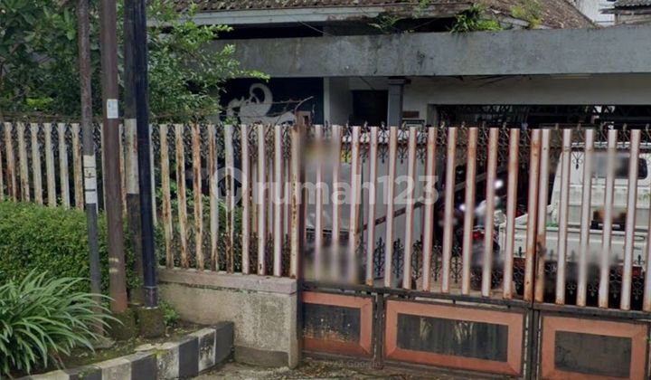 Rumah Klasik Lokasi Strategis di Jalan Anjasmoro Malang  1